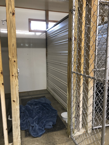 entrance to bow wow's boutique located in Atwater Ohio