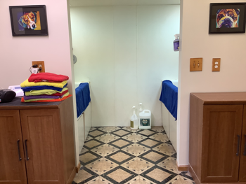 bow wow's boutique bathing area